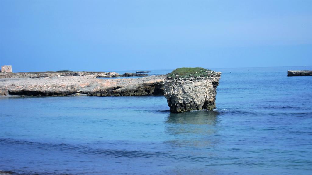 B&B Neptunia Fronte Mare Torre Specchia Ruggeri Exteriér fotografie