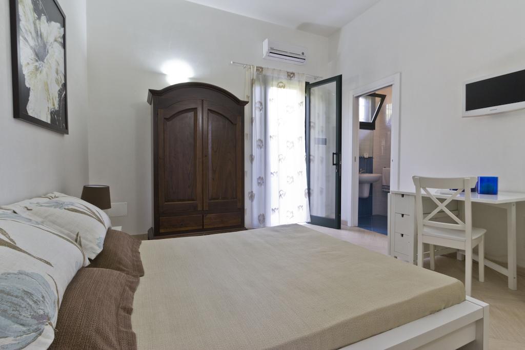 B&B Neptunia Fronte Mare Torre Specchia Ruggeri Pokoj fotografie