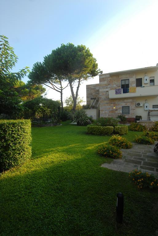 B&B Neptunia Fronte Mare Torre Specchia Ruggeri Exteriér fotografie