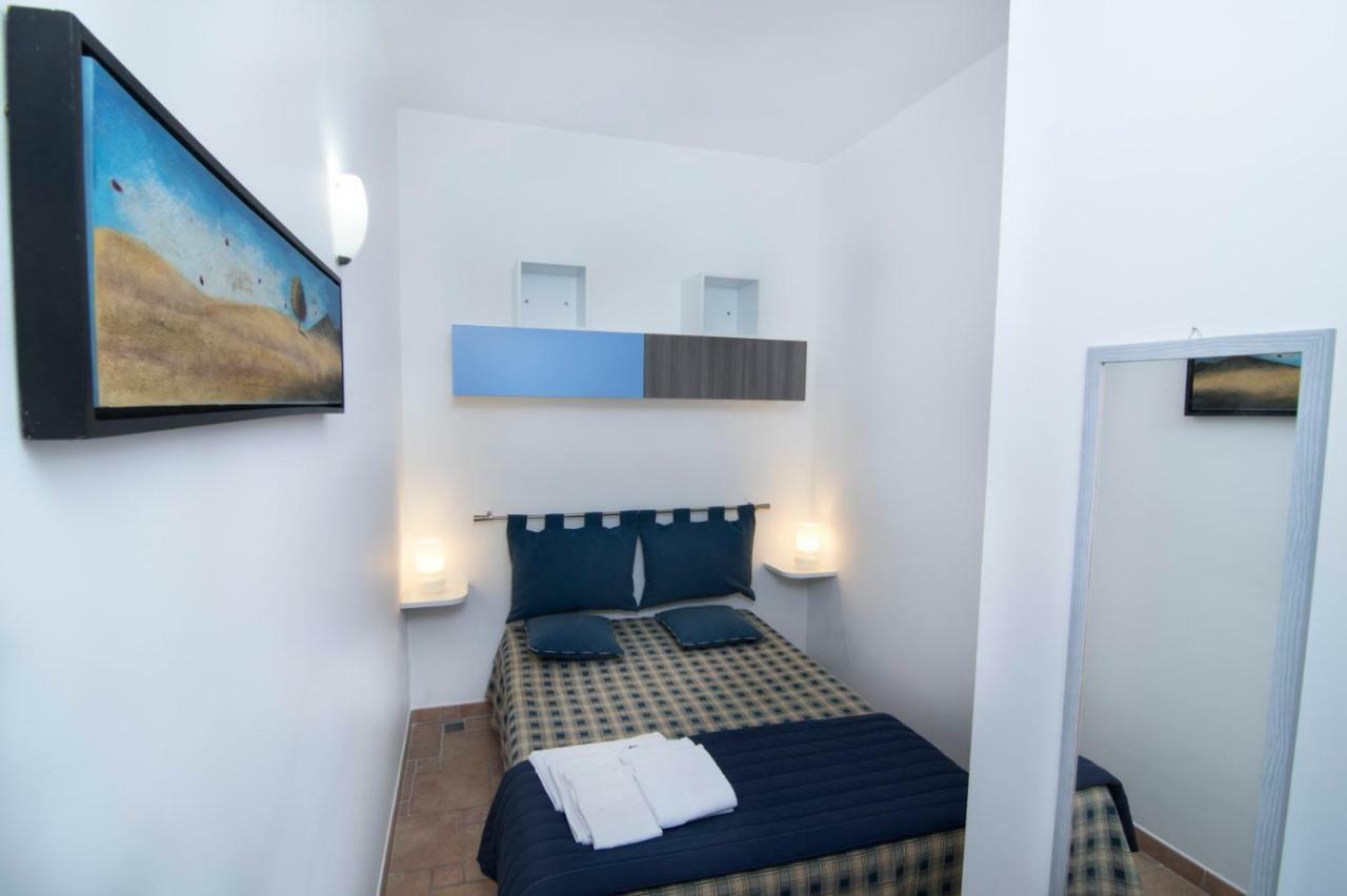 B&B Neptunia Fronte Mare Torre Specchia Ruggeri Exteriér fotografie